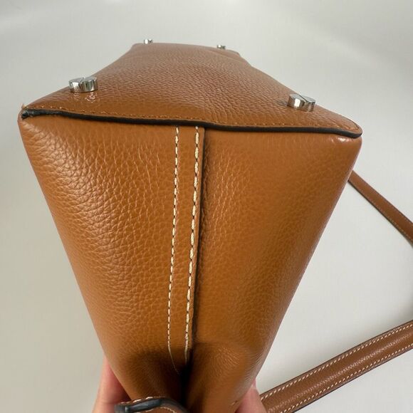 TOTEME T-Lock Grained-Leather Top Handle Tan - Picture 12 of 16